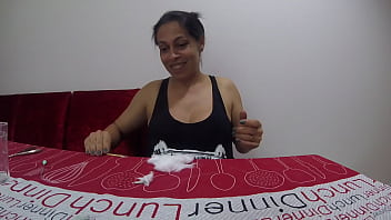 Preview 3 of Arabic All Girl Sex - enquanto fa&ccedil_o as unhas,  aproveito a buceta da minha meia-irm&atilde_ e sua bunda grande