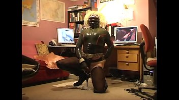 Preview 3 of Inndiya Sex - Roxina2008GreenLatexHotGurl040808XXL.WMV