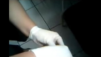 Preview 1 of Interracial Glorey Hole Fuck - Enfermera manoseando mi pene