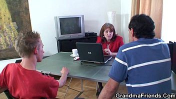 Preview 2 of X C3 B1xx Xxx Sexx - Mature boss takes two cocks at office
