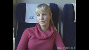 Preview 2 of Tamil Nadu Sex - Loirinha safadinha pagando um boquete no busao