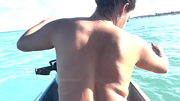 Preview 1 of Teeny Pornos - Recebendo aquela chupada na buceta em alto mar