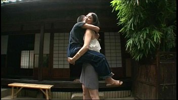 Preview 2 of Xxx Com 1ft Time - Tall hottie lifts a guy and makes out with him