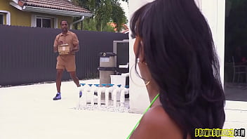 Preview 1 of Eveln Gags - Brown Hot Babe Yum Thee Boss Deliver Her Ass