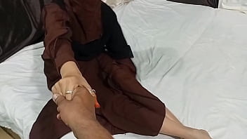 Preview 1 of Ladyboy Anal Dildo - हाॅट ठरकी मुस्लिम दिदि ने अपने सौतेले भाई से बेडवर हिजाब उठाकर चुदाई करवाली