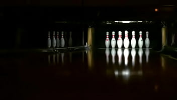 Preview 1 of Japan 18 Poron - Stars and Strikes (Manchster United go bowling).FLV