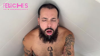 Preview 2 of Srapon Gay - Barbudo &eacute_ cuspido por gostoso - VIDEO INTEIRO NO RED