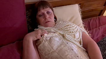 Preview 4 of Momz Bang Teens - Granny&#039_s Red Shoes Masturbation Entry