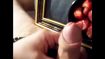 Preview 3 of Mosscow Bus Scandal - STRAWBERRY GLAZING.MOV