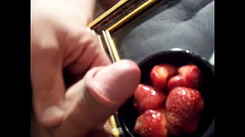 Preview 4 of Mosscow Bus Scandal - STRAWBERRY GLAZING.MOV