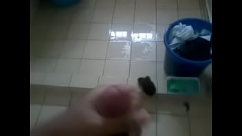 Preview 1 of Sister Peeping Help Handjob - melayu lancap