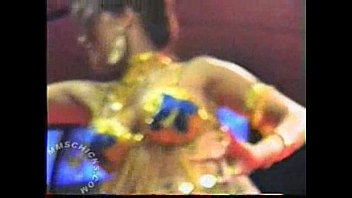 Preview 1 of Porno Real Novinha Dor - Arab sexy nude dance - XVIDEOS.COM