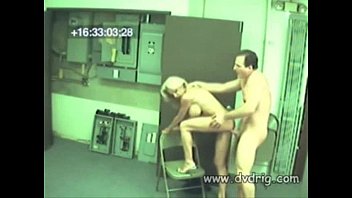 Preview 4 of Stepmom Stuck At Sink - camera flagra transa de casal