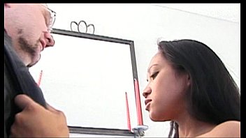 Preview 3 of Reina Treina T - Metro - Zen And The Art Of Fellatio - scene 5 - extract 1