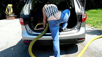 Preview 3 of Seachvoyeur Marocaine - Car Wash exhibitionist - Big ass busting out of low rise jeans