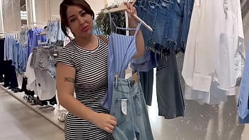 Preview 2 of Big Tit Maid Fuck - Like para parte 2 voy de compras con la amiga de mi mam&aacute_