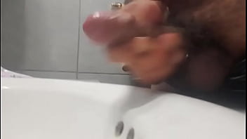 Preview 1 of Wife Accidental Nude - La verga de mi tio es la mejor