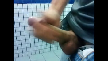Preview 2 of Jennie Lee Chaturbate - Punheta no banheiro da faculdade