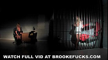 Preview 1 of Pon Video Mp4 - Detective Brooke Banner Fingers Herself