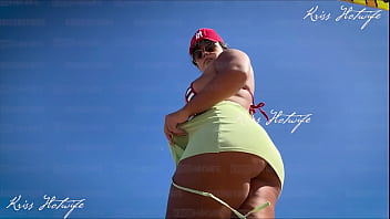 Preview 1 of New 2017 Videos By Sunny Leon - Se fosse na praia comigo voc&ecirc_ ficaria de pau duro por me ver de micro biquini e a buceta pulando?