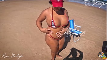 Preview 4 of New 2017 Videos By Sunny Leon - Se fosse na praia comigo voc&ecirc_ ficaria de pau duro por me ver de micro biquini e a buceta pulando?