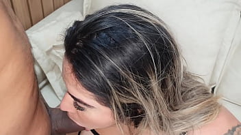 Preview 3 of Butt Twerk - Vict&oacute_ria Dias,  chama Ed Junior para assistir um jogo e faz o dotado perder o f&ocirc_lego fudendo o rabo gigante da loira gostosa..Completo s&oacute_ para assinantes