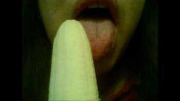 Preview 1 of Ebony Boops - Clases amateur de como mamarla