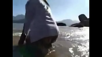 Preview 2 of 9uyu8 - Morena brasileira rabuda na praia