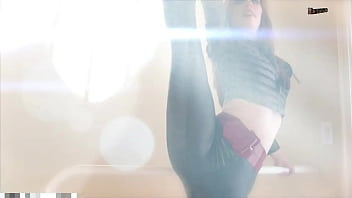 Preview 1 of Pussywap Com - Pelirroja sexy obtiene su culo estirado
