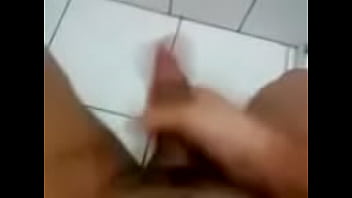 Preview 1 of Seachup Skirt While Sleeping Sex - punheta no banheiro