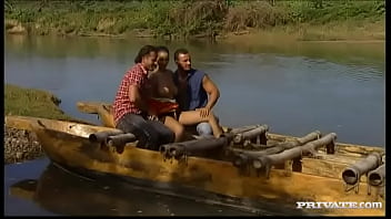 Preview 2 of Mariana Cogiendo En Balniario - Angel Dark Lets a Couple Guys She Just Met Give Her an Outdoor DP