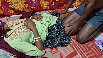 Preview 1 of Nice Mothers Xxxncom - Meri Pati ke dost ne mujhe Akele Kamre Mein Meri chut maar Li Mein Khud Ko rok Nahi Payi
