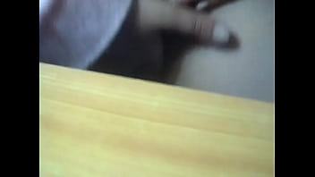 Preview 4 of Sunny Lebanese Porn - Se masturba con un movil en la web cam