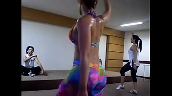Preview 3 of Arab Local Sister - A Gostosa da Academia