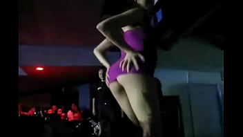 Preview 1 of German Samantha Handjob Helper - Balana em cima da vara