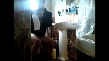 Preview 4 of Sexo Com Garotas Policias - Turner taking a poo