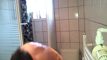 Preview 4 of Leen Cutie - guy in shower