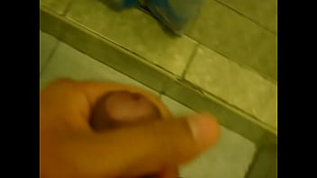 Preview 1 of Sadi X - paja en el ba&ntilde_o