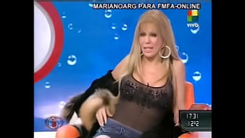 Preview 2 of Chila Pussy - Video de Graciela Alfano mostrando la concha tras las pantis en intrusos famosa