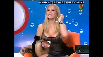 Preview 4 of Chila Pussy - Video de Graciela Alfano mostrando la concha tras las pantis en intrusos famosa