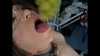 Preview 2 of Star Afro De Porno - Liane et le raisin vert