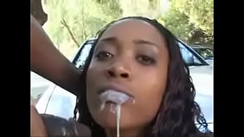 Preview 3 of Sur La - Sexo no capo da Mercedes