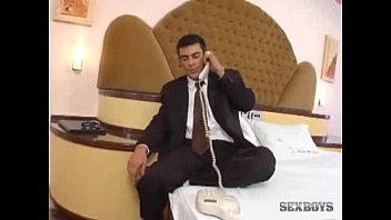 Preview 1 of Teen Dada Totr - Alan e o garoto de programa/Alan and the escort
