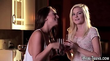 Preview 1 of Hindi Audio Video Xnxx - Te presento ami amiga del barrio