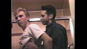 Preview 1 of Rijpe Vrouwen In Nylons - VCA Gay - Barrio Butt Fuckers - scene 2