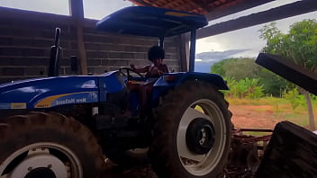 Preview 2 of Indian All Sexcom - Invadi um trator na fazenda do meu vizinho e me masturbei gostoso