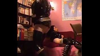 Preview 4 of Young Vrgin - Roxina2005RubberSlutsKinkyPlay150105XL.WMV