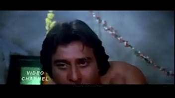 Preview 2 of Mona Farouk Famous Actress - Romantic Hot Sexy Kiss Scene From Indian Movie