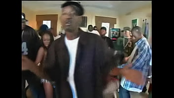 Preview 2 of Baise Devant Son Ami - do ya thang-ice cube