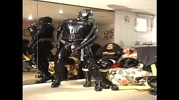 Preview 2 of Viry Fast Fuck - Roxina2005KinkyCockSlutParade070405.WMV